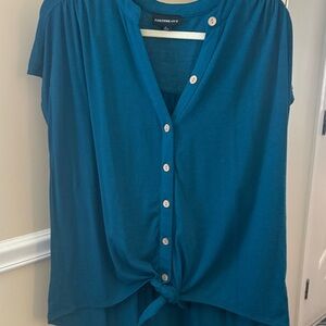 Fortune+Ivory Teal Short-Sleeve Button-Front Tie-Hem Top